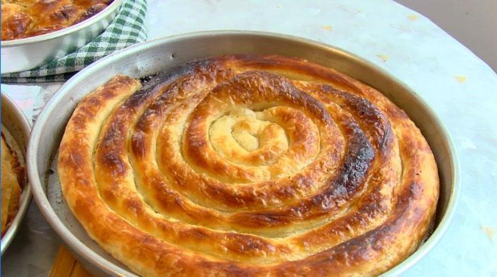 Bayram önceci Boşnak kadınlarının börek mesaisi