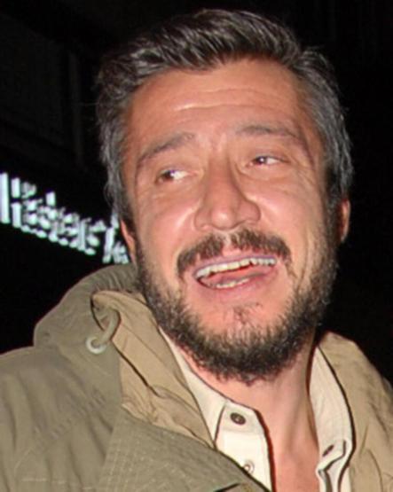 Tümer Metin hırsızlık çetesi tarafından soyuldu