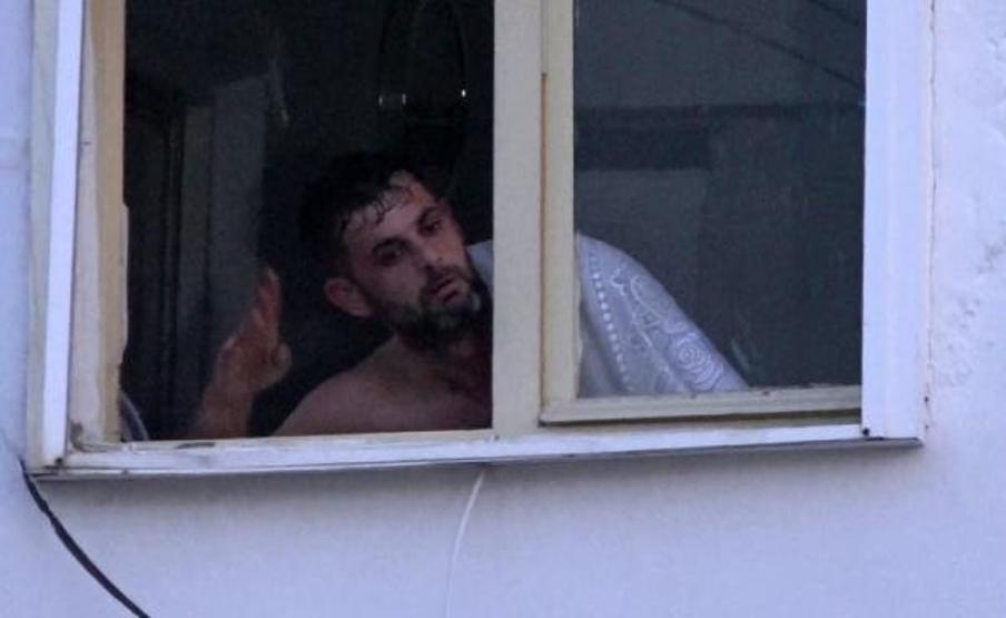 Gaspçı dehşeti: Kendini eve kilitledi