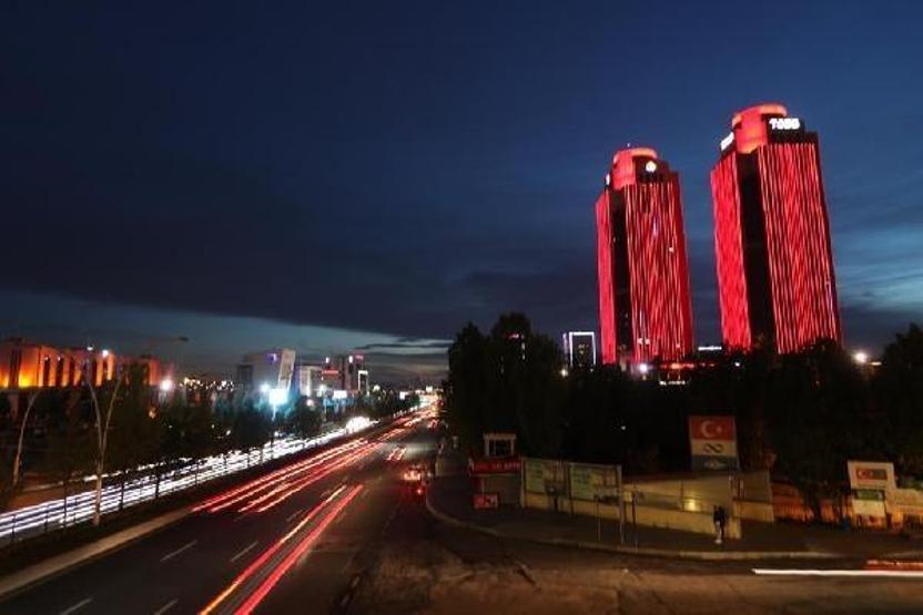 Türkiye’nin sembol yapıları kırmızı ışıkla aydınlandı