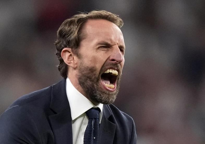 Son dakika... Southgate 25 yıl sonra borcunu ödedi