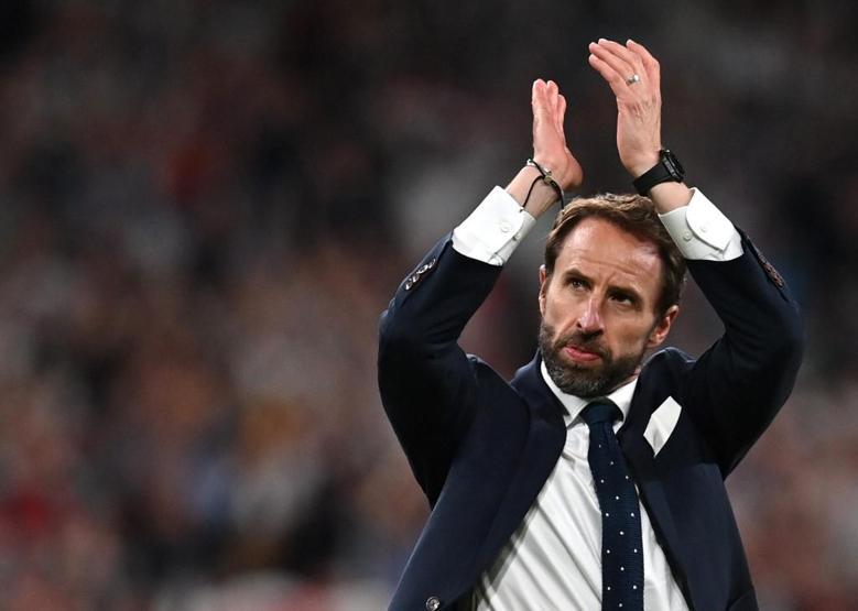 Son dakika... Southgate 25 yıl sonra borcunu ödedi