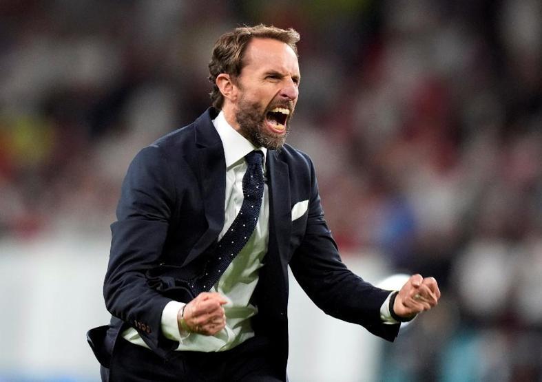 Son dakika... Southgate 25 yıl sonra borcunu ödedi