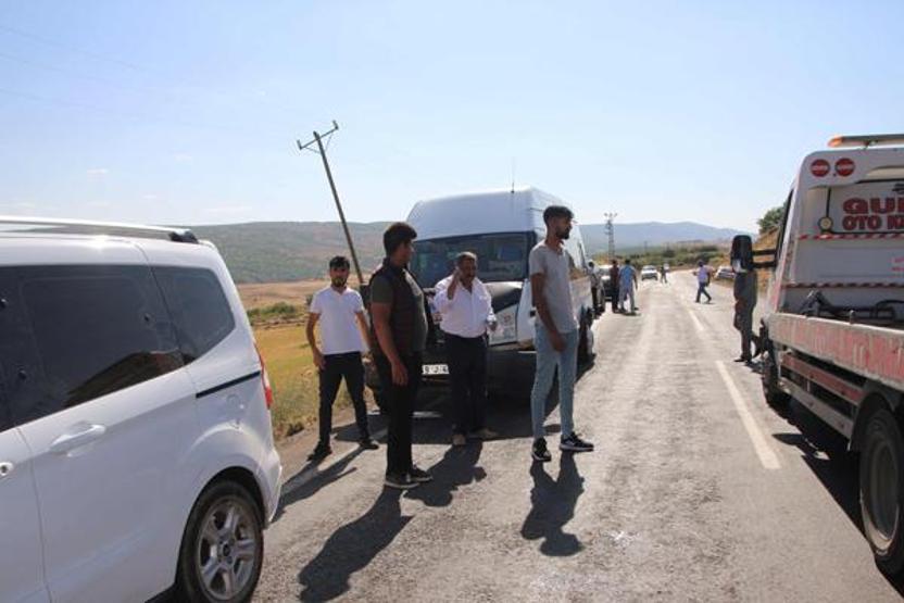 Düğün konvoyunda zincirleme kaza: 8 yaralı
