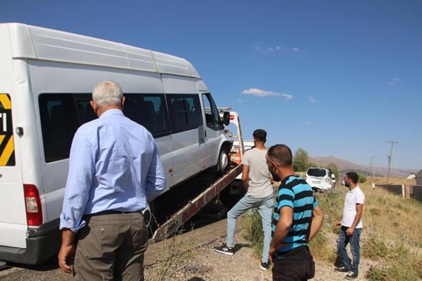 Düğün konvoyunda zincirleme kaza: 8 yaralı