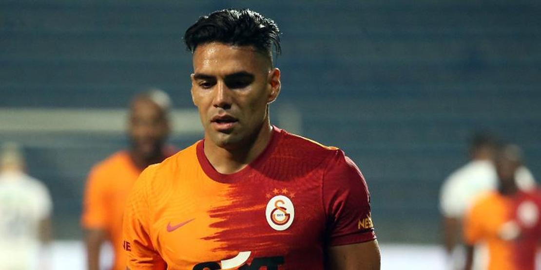 Son dakika Galatasaray transfer haberleri: Galatasarayda hareketli gece Falcao, Mostafa, Halil Dervişoğlu