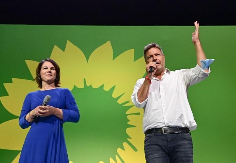 Almanyada Yeşiller Partisi tarihinin en iyi seçim sonucunu genç seçmenler sayesinde aldı