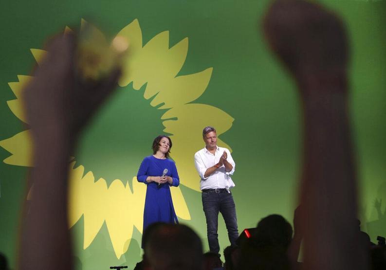 Almanyada Yeşiller Partisi tarihinin en iyi seçim sonucunu genç seçmenler sayesinde aldı