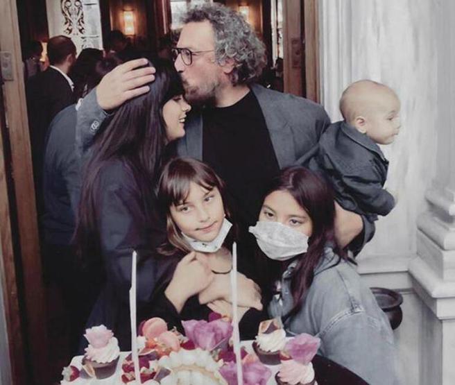 Onur Saylak ve Tuba Büyüküstünün ikizleri kocaman oldu