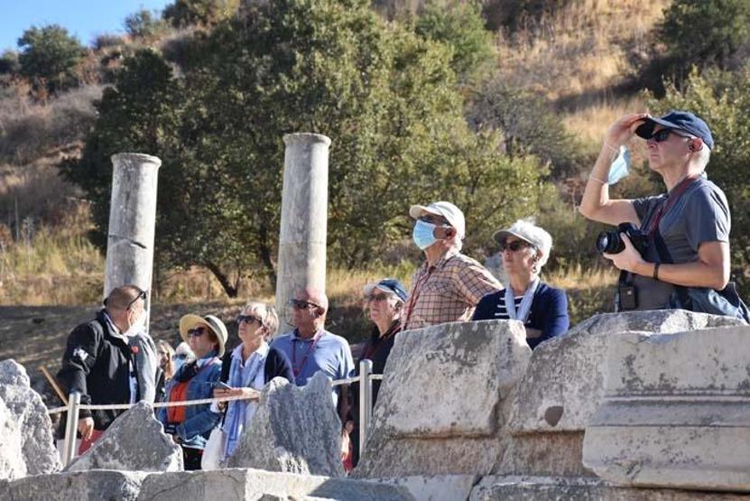 Tarih turizminin gözdesi Efeste pandeminin izleri siliniyor