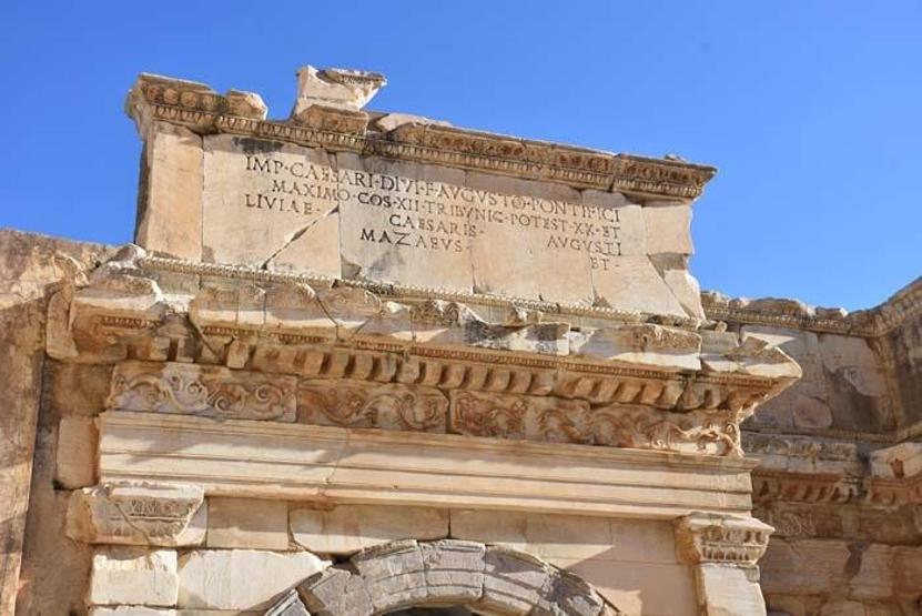 Tarih turizminin gözdesi Efeste pandeminin izleri siliniyor
