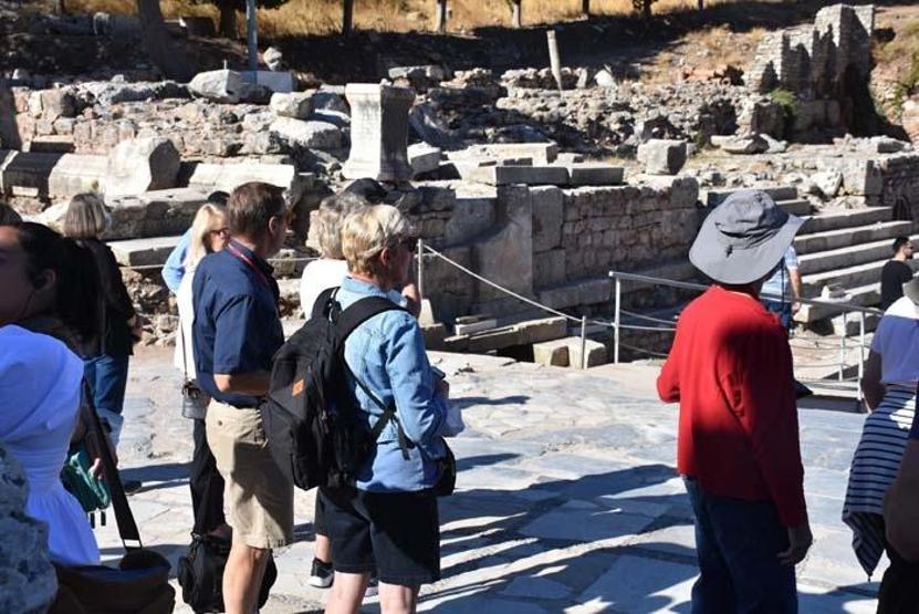 Tarih turizminin gözdesi Efeste pandeminin izleri siliniyor