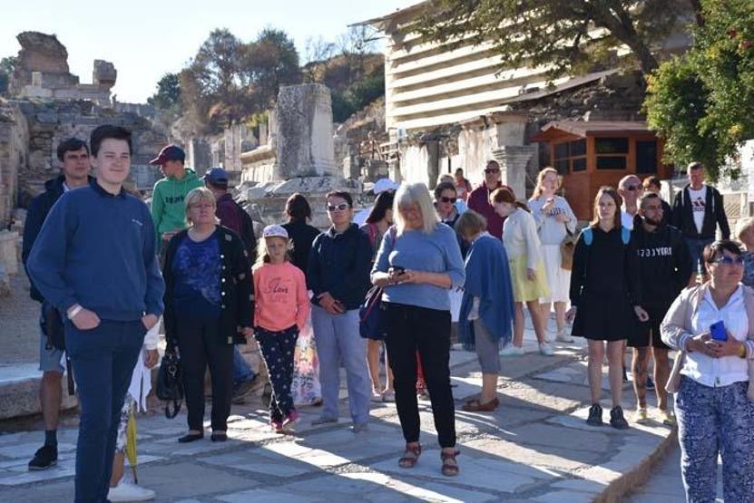 Tarih turizminin gözdesi Efeste pandeminin izleri siliniyor