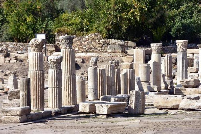 Stratonikeiada 1600 yıllık mozaikler gün yüzüne çıkarılıyor