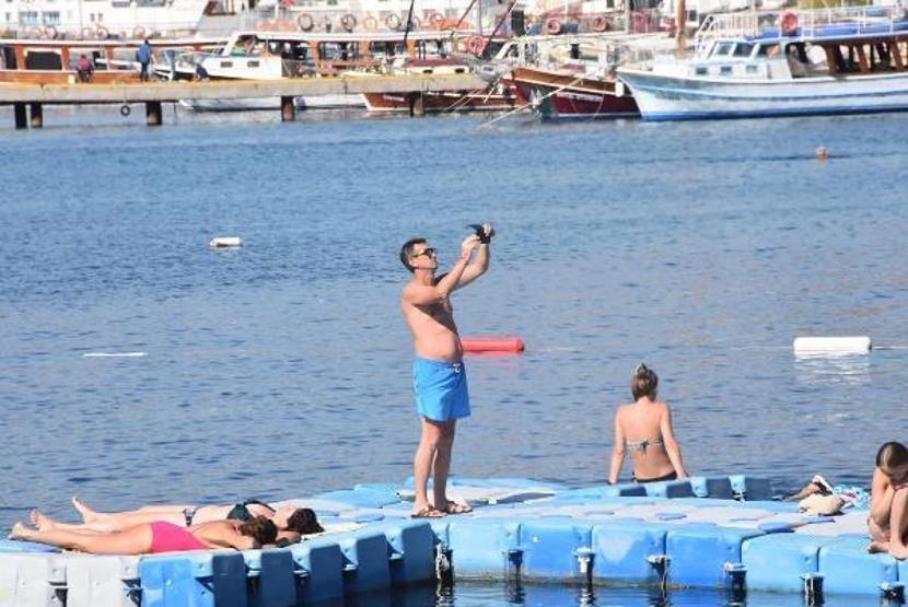 Bodrumda ekim ayında deniz keyfi