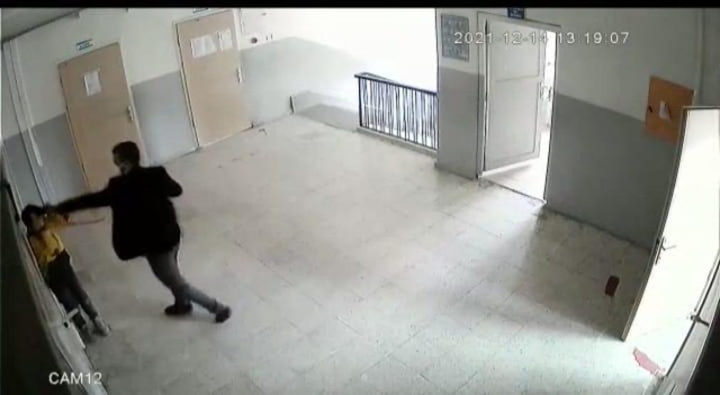 Öğretmenin dayak attığı öğrenciye Şahan Gökbakar sahip çıktı