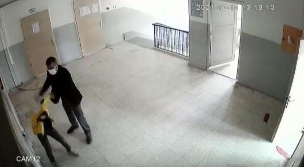 Öğretmenin dayak attığı öğrenciye Şahan Gökbakar sahip çıktı