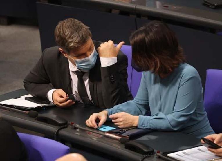 Almanyada Yeşiller Partisi yöneticilerine soruşturma