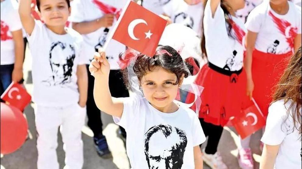 23 Nisan coşkusu yeniden sokaklara taşıyor