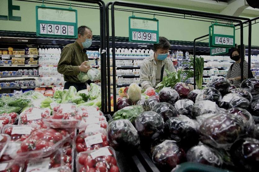 Çin’de kapanma paniği… Pekin’de halk marketlere hücum etti