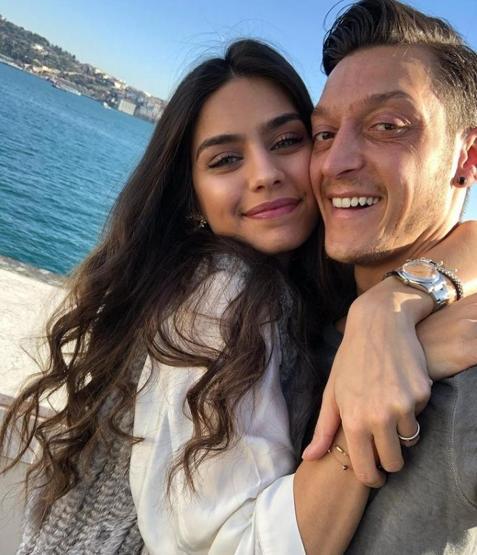 Premier Lig'in en güzel futbolcu eşi belirlendi! Tanıdık isimler var