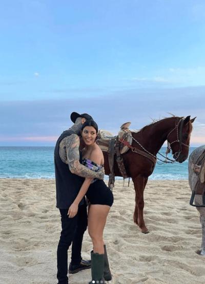 Kourtney Kardashian ve Travis Barker evlendi