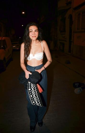 Dilara Aksüyekle Cihangirde köşe kapmaca
