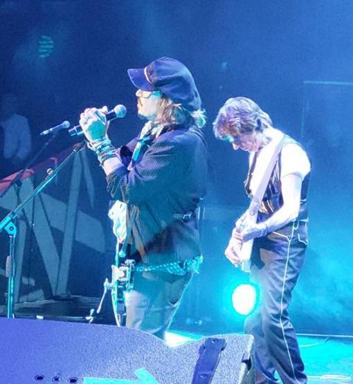 Jeff Beckin sahnesine sürpriz isim: Gitarda Johnny Depp