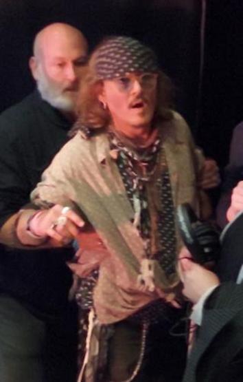 Jeff Beckin sahnesine sürpriz isim: Gitarda Johnny Depp