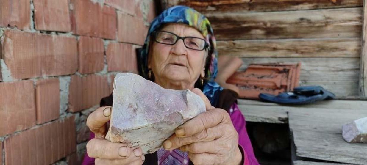 Tarlasında çıkan taşların servet değerinde olduğunu çalındıktan sonra anladı