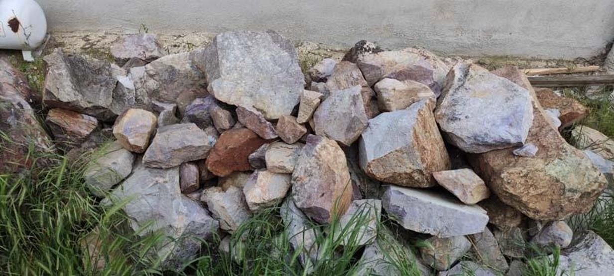 Tarlasında çıkan taşların servet değerinde olduğunu çalındıktan sonra anladı