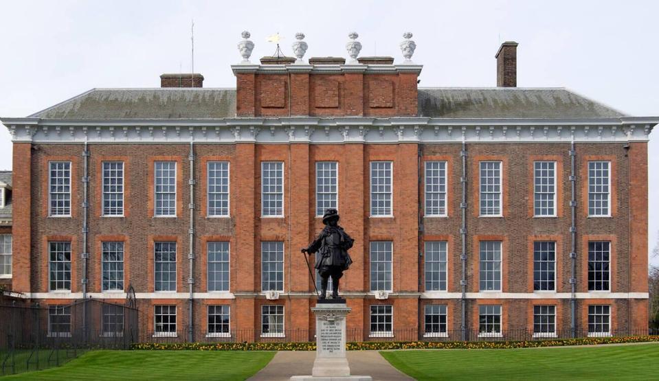 Kraliçe Elizabethe yakın olmak için Kensington Sarayında ayrılacaklar