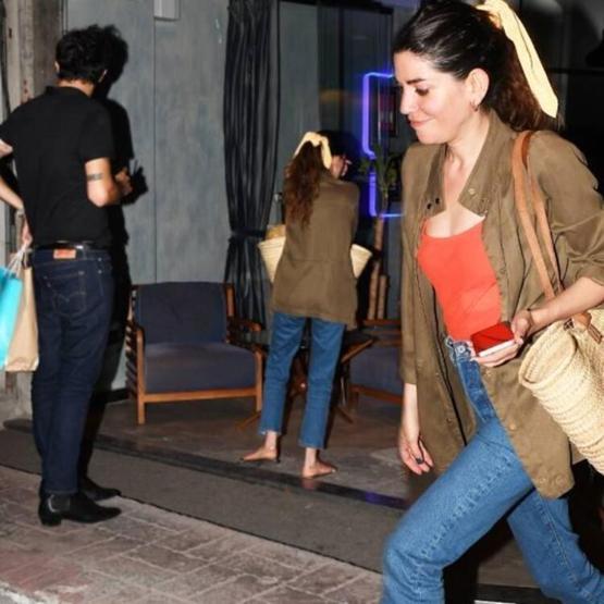 Ceren Moray, Alaçatı sokaklarında köşe kapmaca oynadı