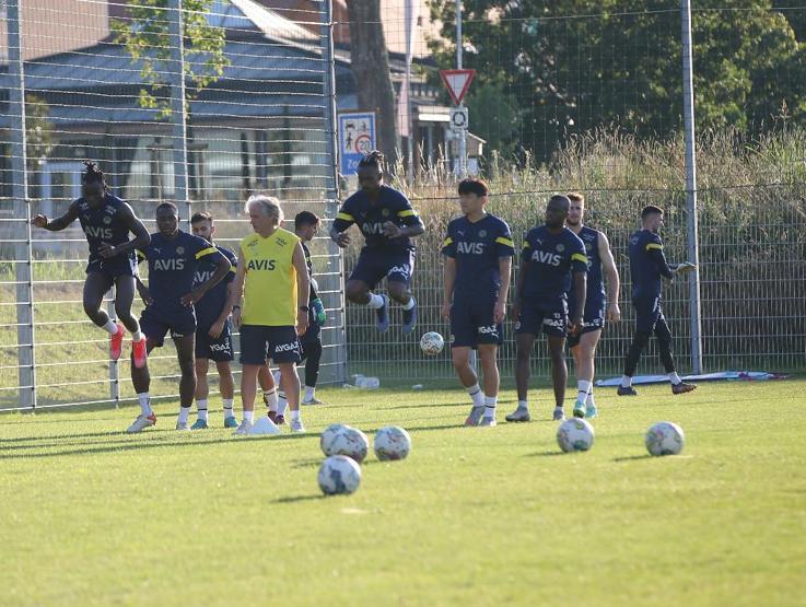 Fenerbahçe kampının ziyaretçileri vardı