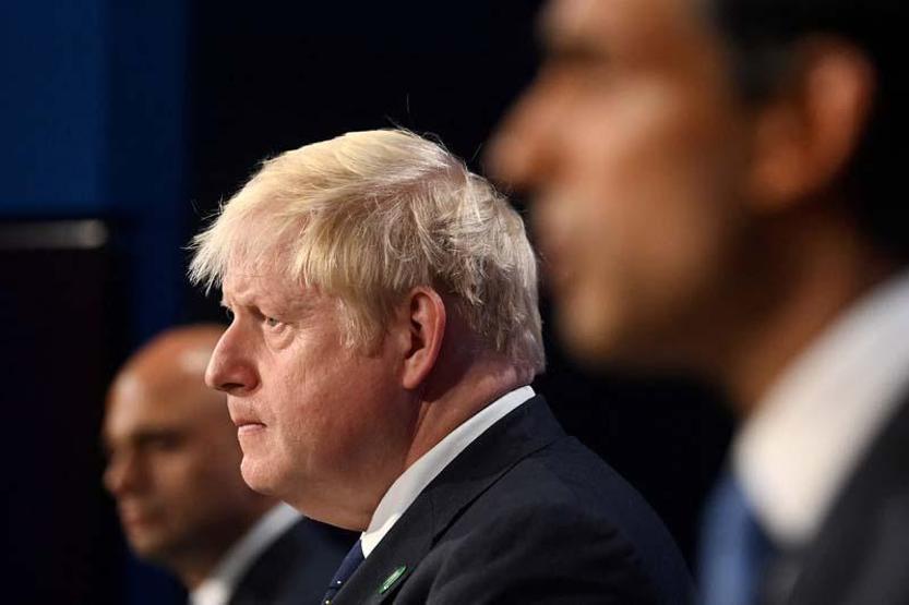 Boris Johnson'a bir darbe daha: Toplu istifalara yenileri eklendi