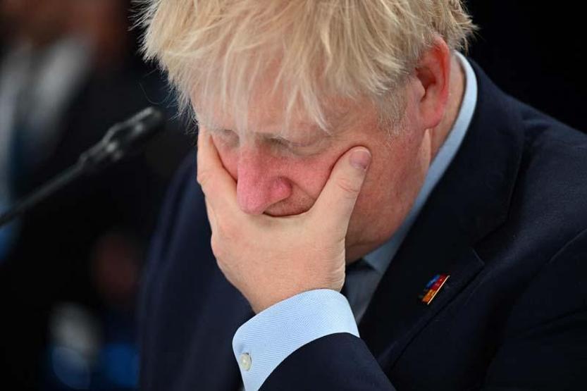 Boris Johnson'a bir darbe daha: Toplu istifalara yenileri eklendi