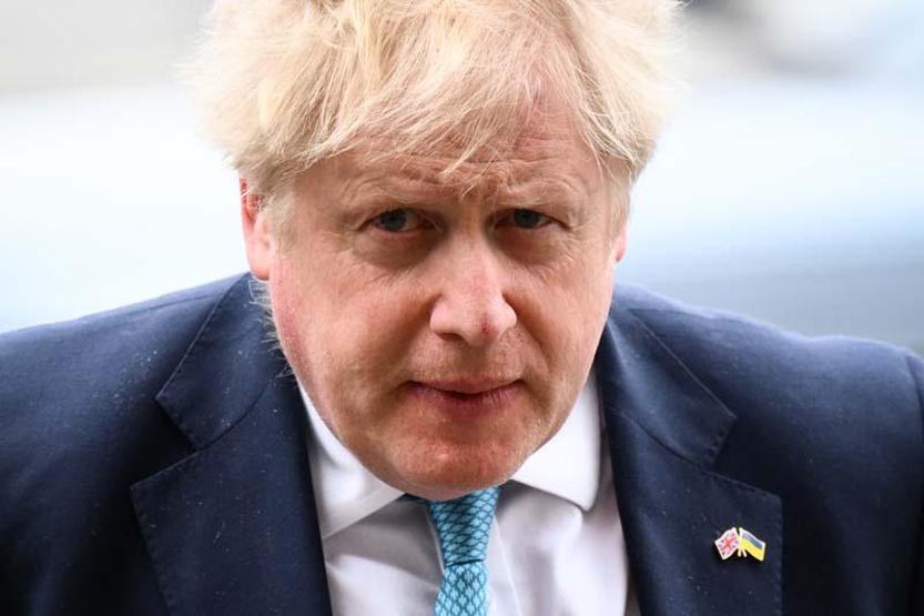Boris Johnson'a bir darbe daha: Toplu istifalara yenileri eklendi