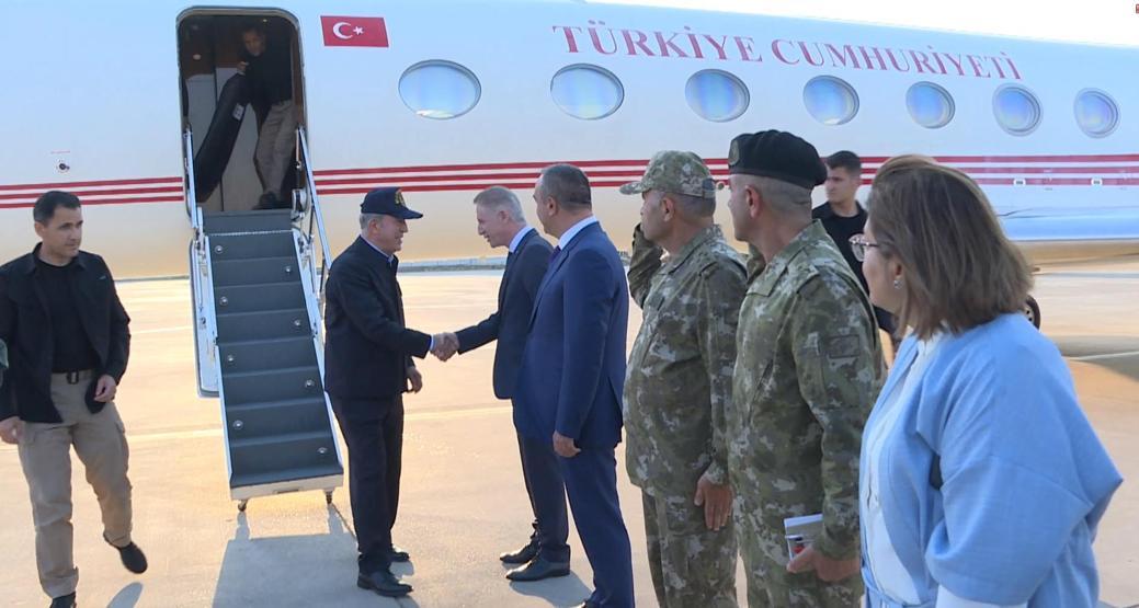 Bakan Akar ve TSK Komuta Kademesi, Süleyman Şah Türbesini ziyaret etti