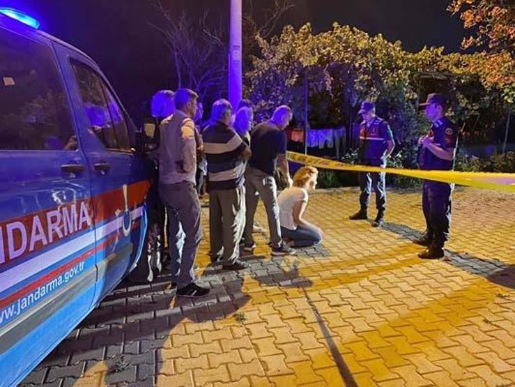 Koca dehşeti: eşi ile sevgilisini öldürüp, sevgilisinin annesini ağır yaraladı
