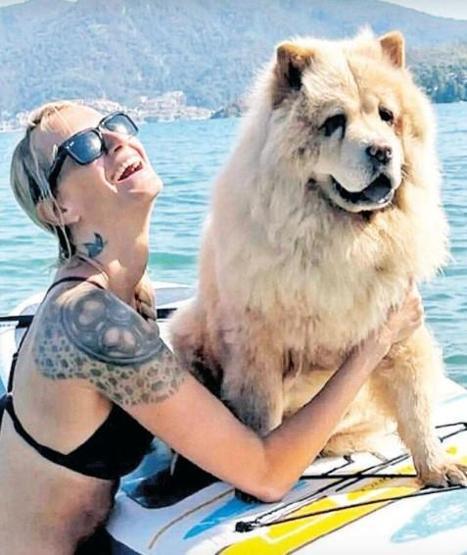 Didem Soydan, köpeği Köpük ile sörf yaptı