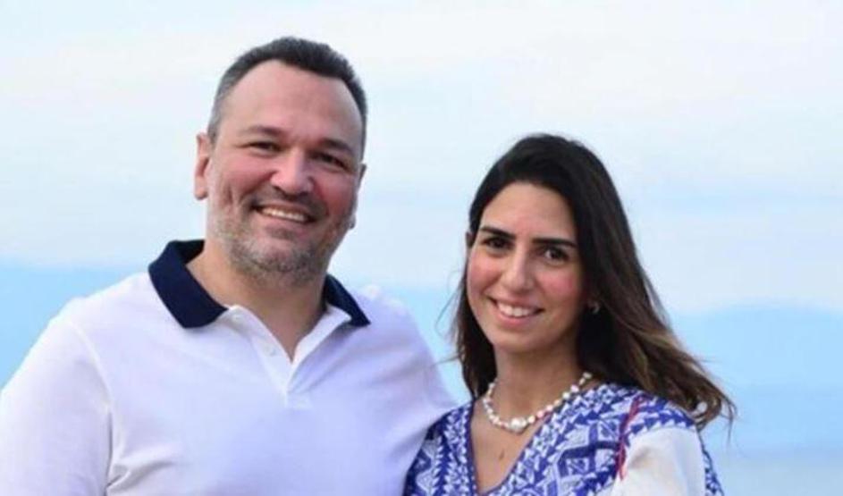 Ali Sunal eşi ve kızını paylaştı