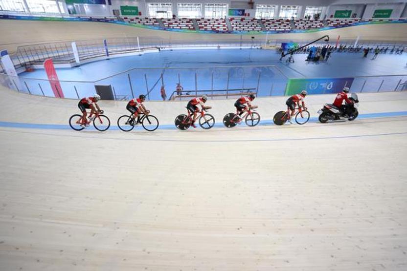 Bakan Kasapoğlu, Konya Olimpik Veledromunda incelemelerde bulundu