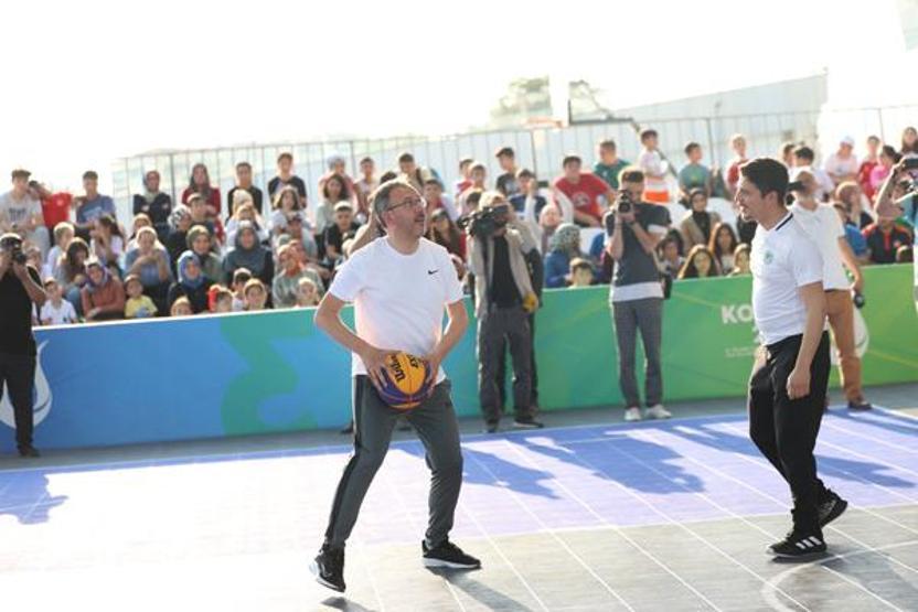 Bakan Kasapoğlu, Konya Olimpik Veledromunda incelemelerde bulundu