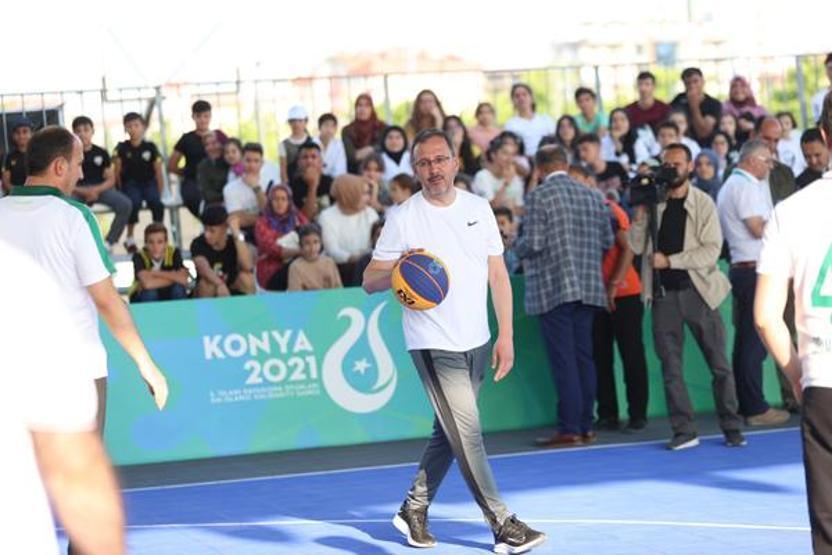 Bakan Kasapoğlu, Konya Olimpik Veledromunda incelemelerde bulundu