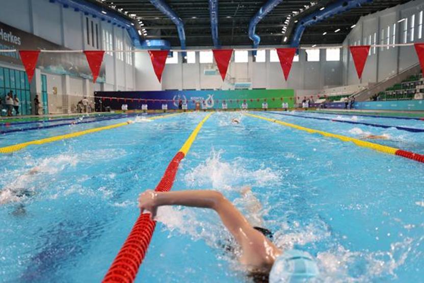 Bakan Kasapoğlu, Konya Olimpik Veledromunda incelemelerde bulundu