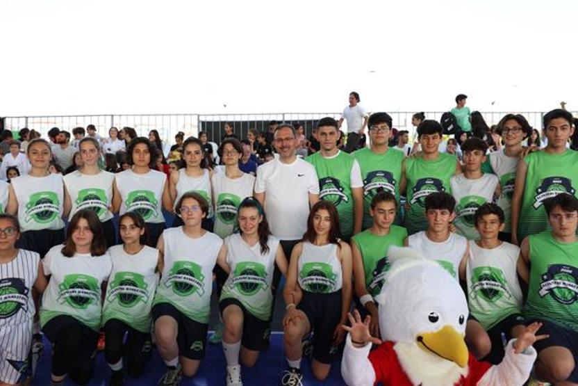 Bakan Kasapoğlu, Konya Olimpik Veledromunda incelemelerde bulundu