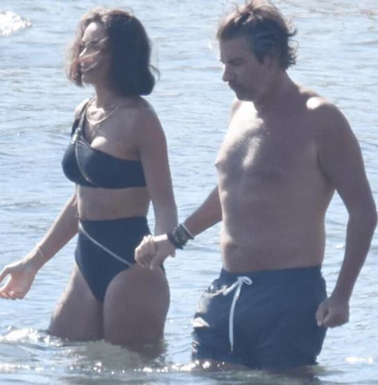 Tuvana Türkay ve İzzet Antebinin aşk tatili bitmek bilmiyor