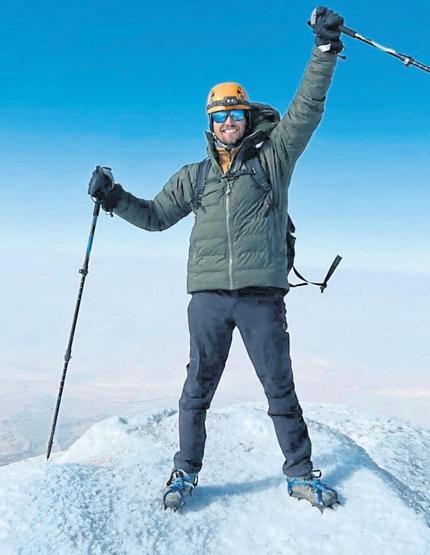 Serhan Onat, Ağrı dağına tırmandı