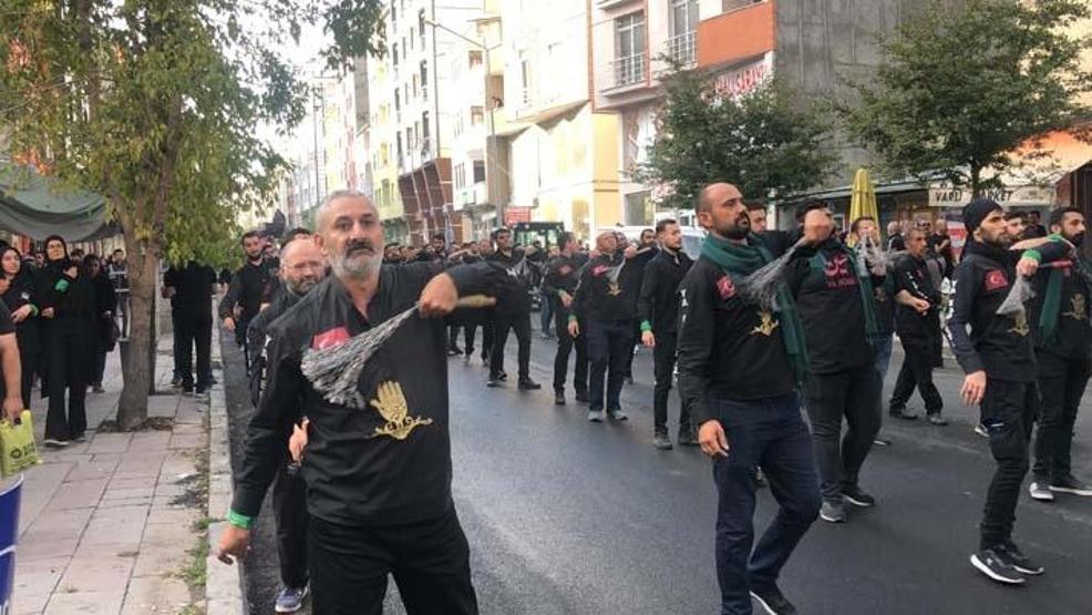 Karsta binlerce kişi Kerbela şehitleri için yürüdü