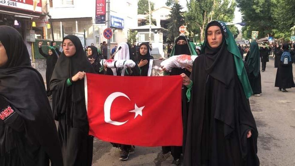 Karsta binlerce kişi Kerbela şehitleri için yürüdü